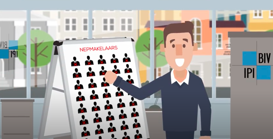 erkend vastgoedmakelaar wijst naar een whiteboard met nepmakelaars